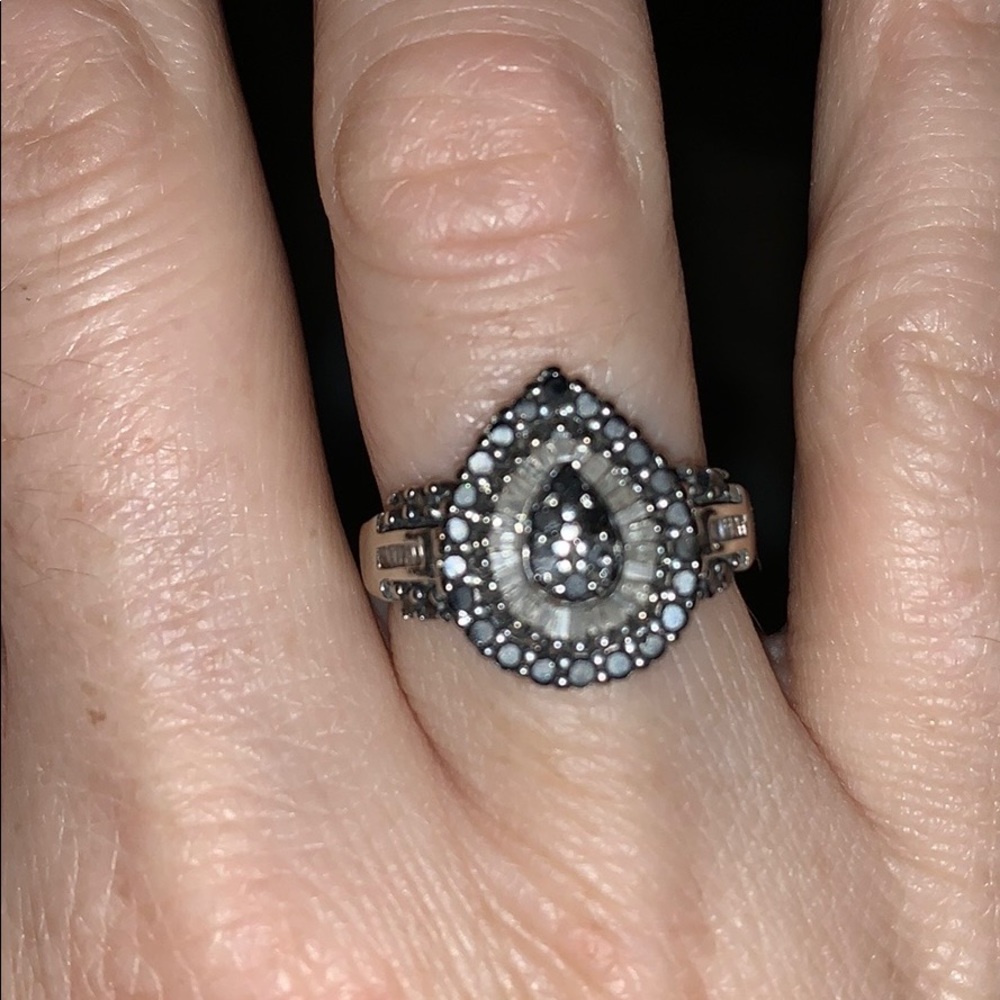 10k diamond ring - Picture 5 of 8